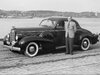 Harley-Earl-junto-a-un-LaSalle-de-1938.jpg Harley-Earl-junto-a-un-LaSalle-de-1938.jpg